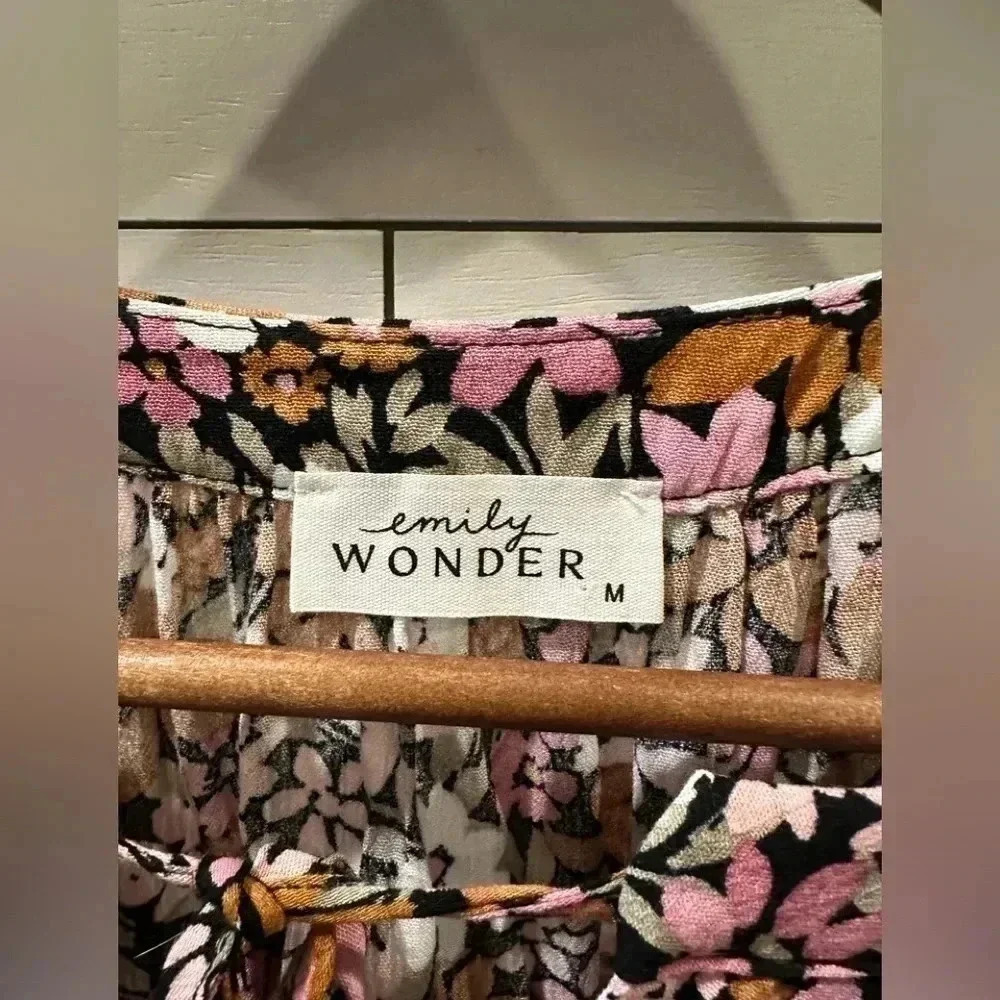 Emily Wonder Floral Peasant Shirt- medium - Picture 2 of 4